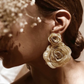 Aretes rosas doradas dobles
