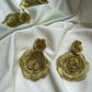 Aretes rosas doradas dobles