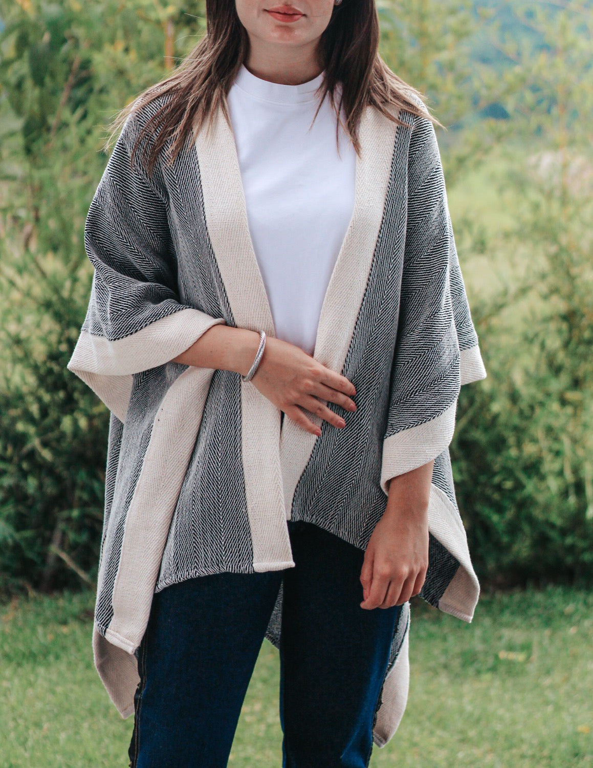 Poncho Cojute Combinado negro