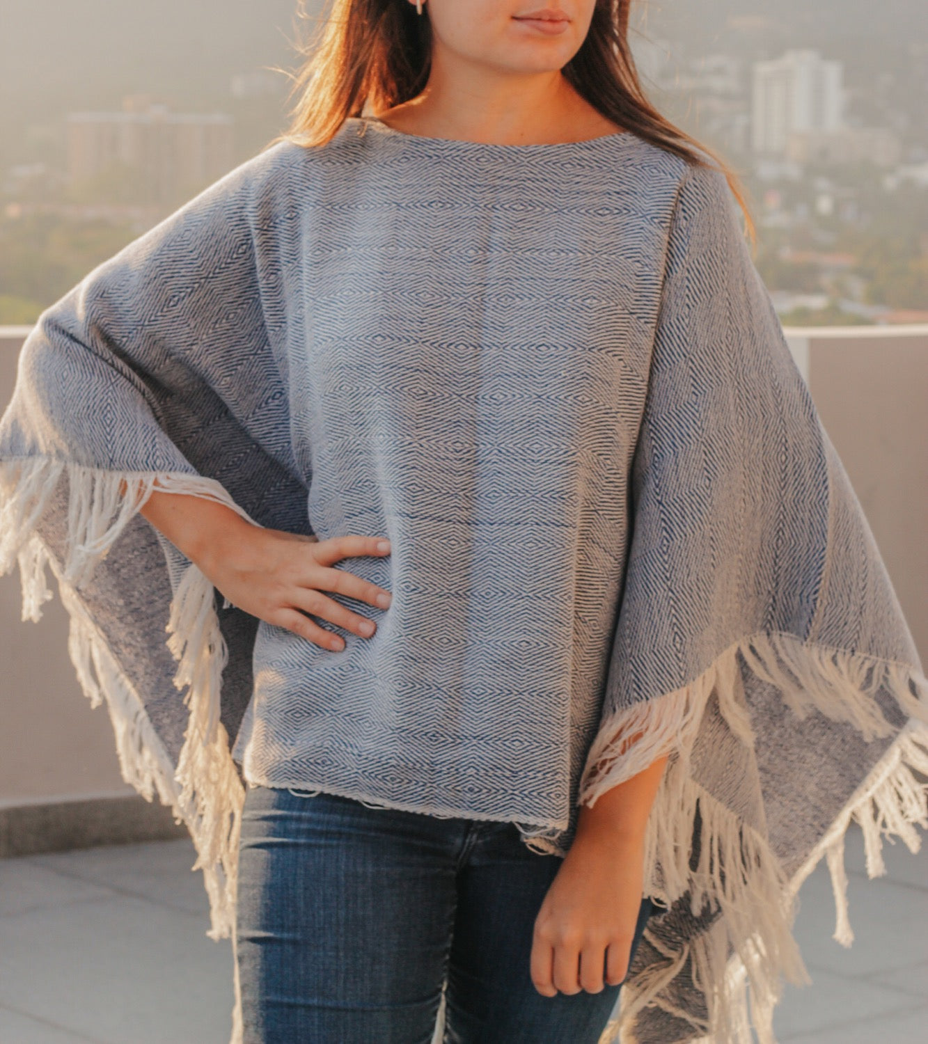 Poncho Mechas al lado Azul