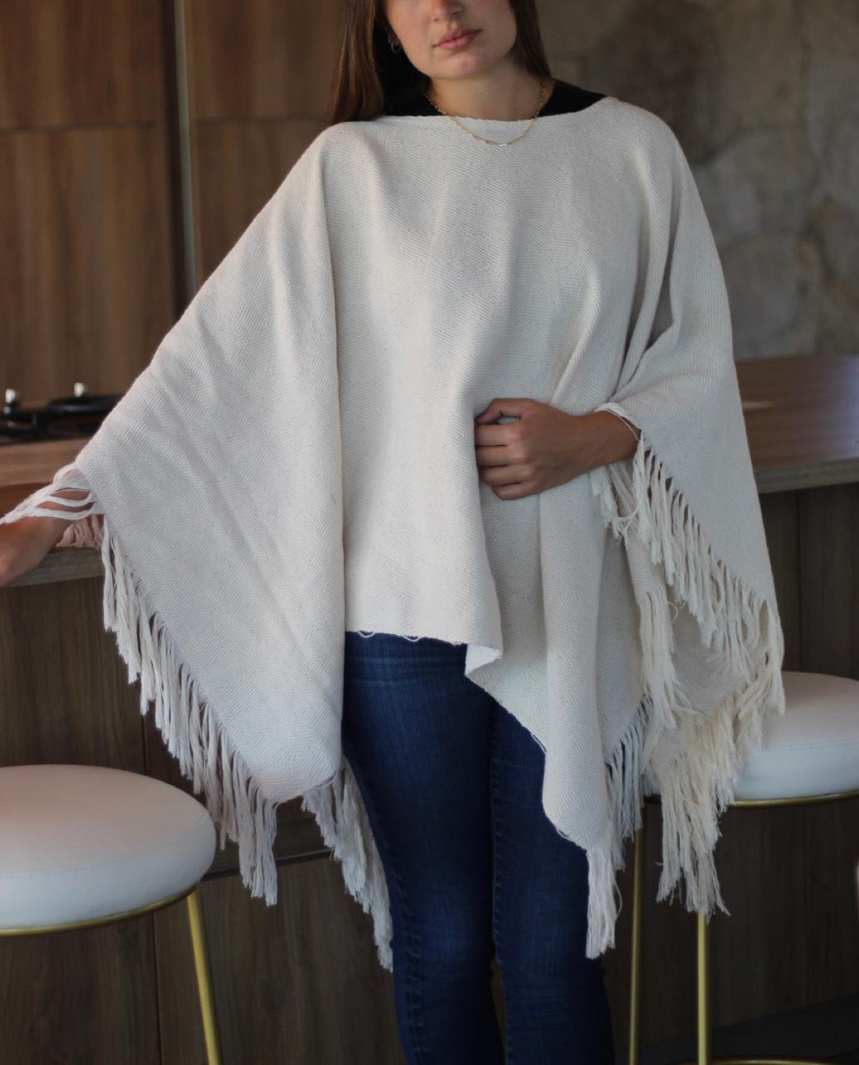 Poncho Mechas al lado Crudo