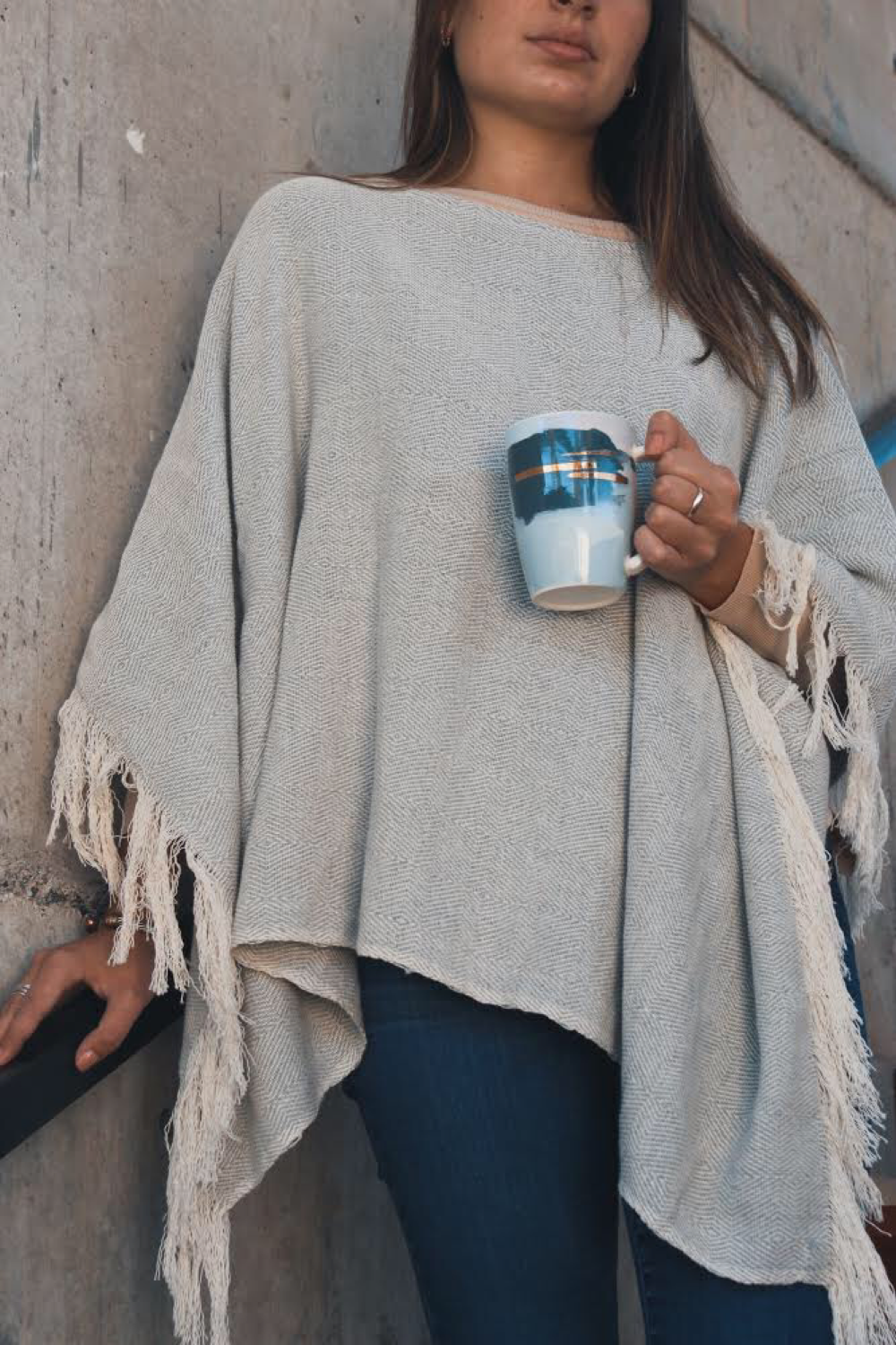Poncho Mechas al lado Gris