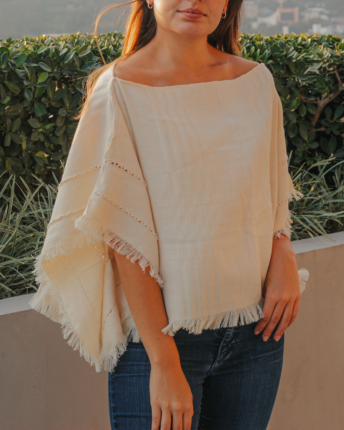 Poncho corto (bordado)
