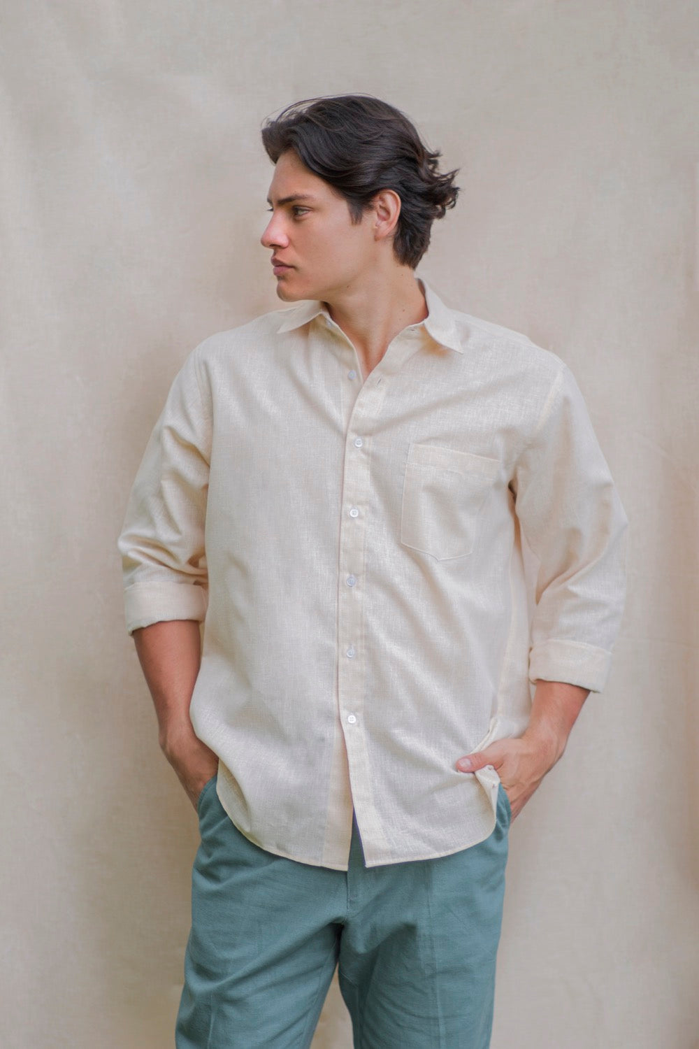 Camisa manga larga de lino color khaki