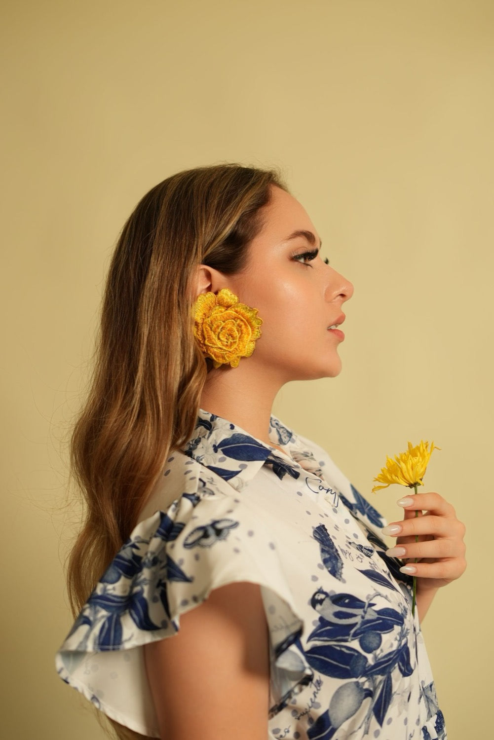 Aretes de rosas amarillas