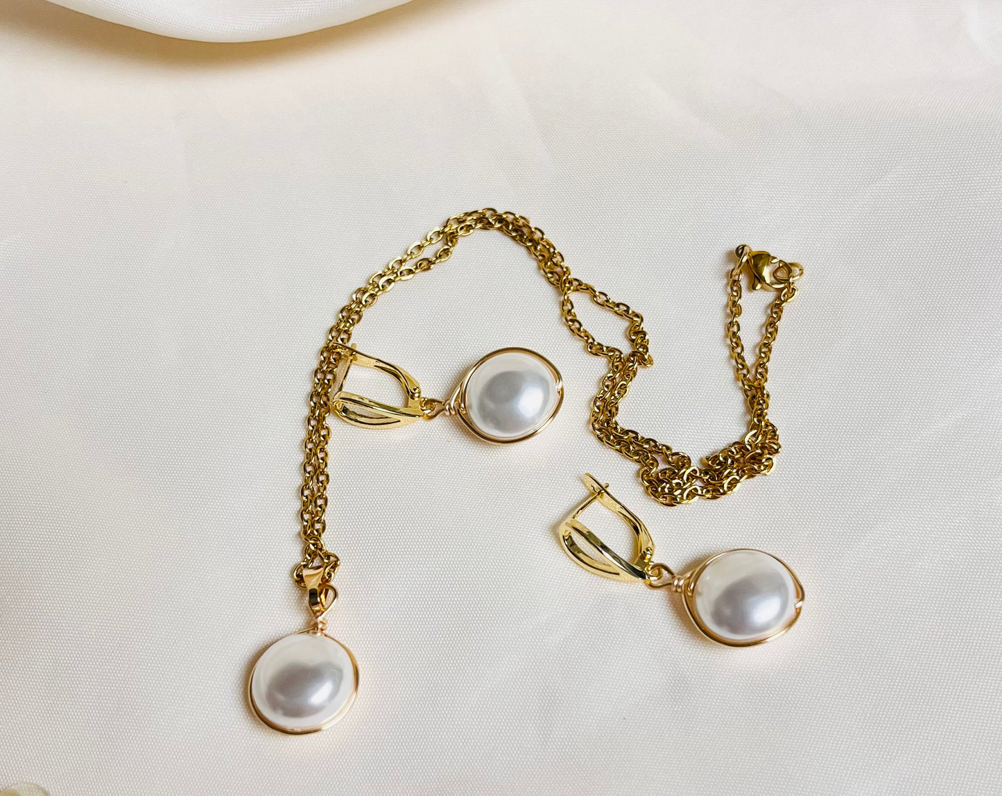 Set Cadena Y Aretes Perla Acrilica