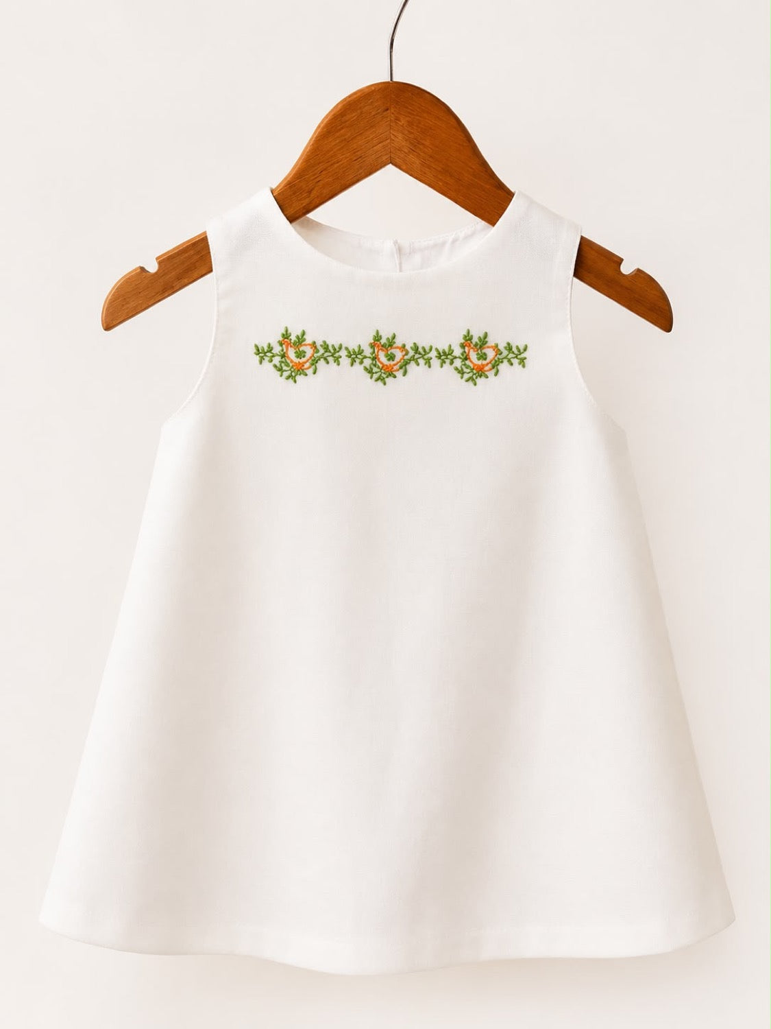 Vestido bordado con pajaritos
